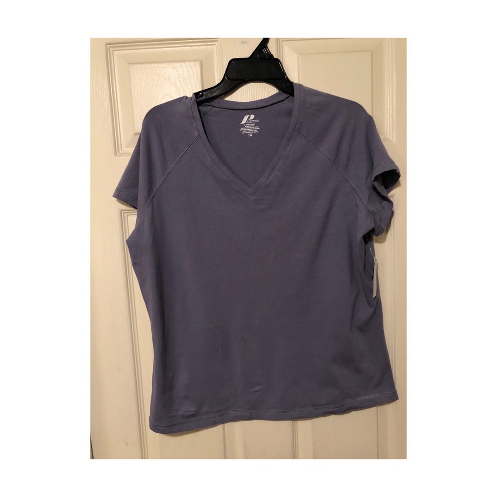 NWT V NECK
